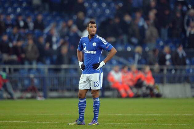 FC Schalke 04 vs. Chelsea London --- Fussball --- Champions League --- 25.11.2014 Eric Maxim Choupo-Moting, Choupo Moting (Schalke), Enttäuschung, Enttäuschung, Mimik, Gestik, Freisteller, Einzelbild