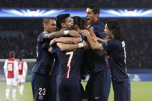 Zlatan Ibrahimovic (PSG) et Equipe (PSG) FOOTBALL : Paris Saint Germain vs AJAX Amsterdam - Champions League - 25 11 2014 GwendolineLeGoff Panoramic 