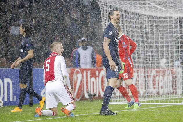 Zlatan Ibrahimovic (psg), Mike Van der Hoorn (Ajax Amsterdam) FOOTBALL : PSG vs Ajax Amsterdam - Champions League - 25 11 2014 StephaneAllamanx 