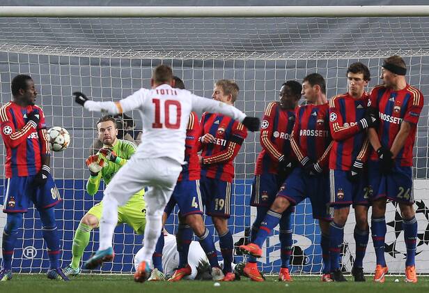 MOSCOW REGION, RUSSIA. NOVEMBER 25, 2014. Roma s Francesco Totti (L front) scores apst CSKA s goalkeeper Igor Akinfeev (2nd L) in their 2014 15 Season UEFA Champions League Group E Round 5 football match at Arena Khimki Stadium. ArtyomxKorotayev TASS  premiumd RE155CCA
