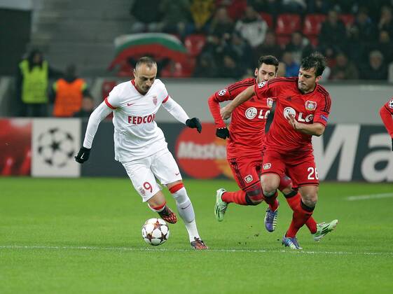 26.11.2014, xovx, Fussball UEFA Champions League, Bayer Leverkusen - AS Monaco, v.l. Dimitar Berbatov (AS Monaco), Hakan Calhanoglu (Bayer 04 Leverkusen), Giulio Donati (Bayer 04 Leverkusen), Aktion.