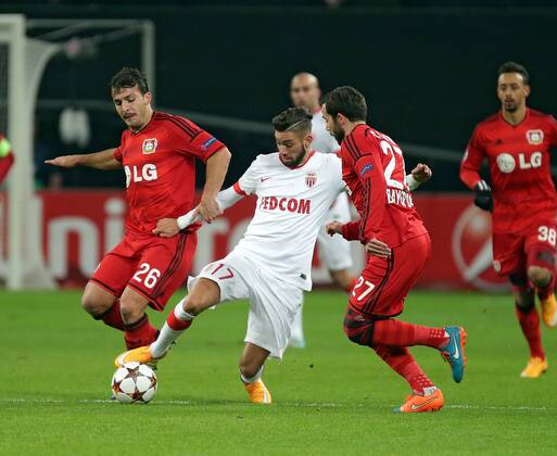 26.11.2014, xovx, Fussball UEFA Champions League, Bayer Leverkusen - AS Monaco, v.l. Giulio Donati (Bayer 04 Leverkusen), Yannick Ferreira-Carrasco (AS Monaco), Gonzalo Castro (Bayer 04 Leverkusen), Aktion.