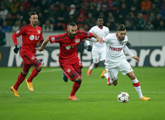 26.11.2014, xovx, Fussball UEFA Champions League, Bayer Leverkusen - AS Monaco, v.l. Karim Bellarabi (Bayer 04 Leverkusen), Oemer Toprak (Bayer 04 Leverkusen), Yannick Ferreira-Carrasco (AS Monaco), Aktion.
