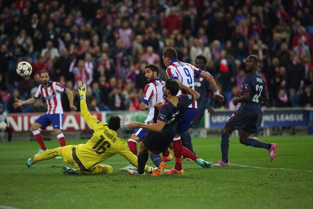 Aktuell Fussball, Champions League, Atletico Madrid - Olympiakos Piräus Madrid, Spain. 26th November 2014: Raul Garcia midfielder from Atletico de Madrid, scoring during the UEFA Champions League group stage against Olympiacos FC at the Vicente Calderon stadium. 