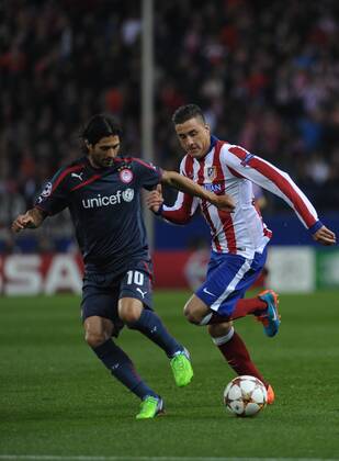 Aktuell Fussball, Champions League, Atletico Madrid - Olympiakos Piräus Atletico de Madrid Defender, Jose Maria Gimenez de Vargas - GIMENEZ, number 24 celebrates after scoring a goal (1,0). Atletico de Madrid Coach, Diego Pablo Simeone - SIMEONE. Olympiacos FC Midfielder, Alejandro Damian Dominguez - DOMINGUEZ, number 10. Round 5 of the CHAMPIONS league soccer match between Atletico de Madrid - Olympiacos FC at the Vicente Calderon estadium Madrid - Spain by November 26 2014. 