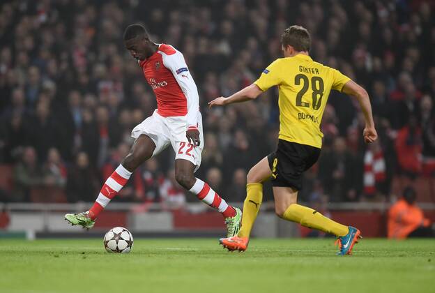 FUSSBALL CHAMPIONS LEAGUE SAISON 2014 2015 VORRUNDE Arsenal London - Borussia Dortmund 26.11.2014 Yaya Sanogo (li, Arsenal) gegen Matthias Ginter (re, Borussia Dortmund) 