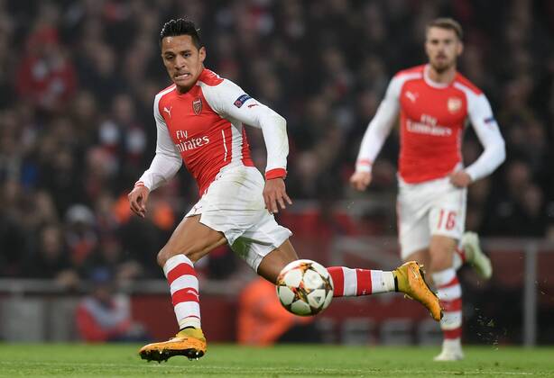 FUSSBALL CHAMPIONS LEAGUE SAISON 2014 2015 VORRUNDE Arsenal London - Borussia Dortmund 26.11.2014 Alexis Sanchez (Arsenal) am Ball 