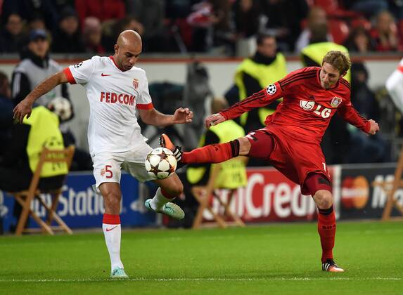 26.11.2014, Fussball, Saison 2014 15, UEFA Champions League, Vorrunde, Bayer 04 Leverkusen - AS Monaco Stefan Kiessling, Stefan Kießling (Bayer 04 Leverkusen), re.,gegen Aymen Abdennour (AS Monaco)