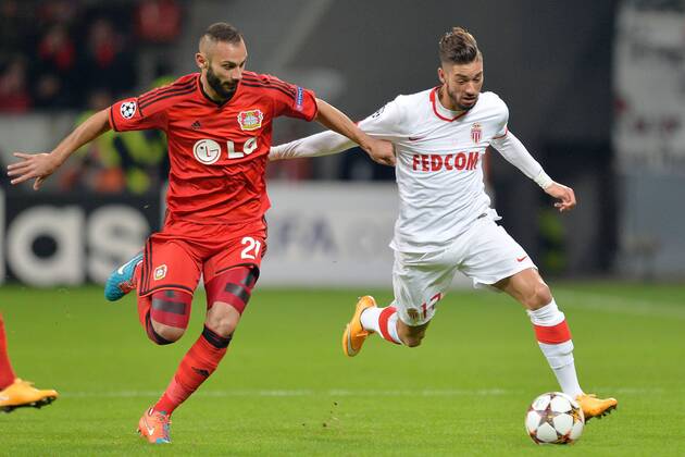 Bayer 04 Leverkusen vs. AS Monaco --- Fussball --- Champions League --- 26.11.2014 Ömer, Oemer Toprak (Leverkusen), links, Zweikampf gegen Yannick Ferreira-Carrasco, Ferreira Carrasco (Monaco), Freisteller, Aktion