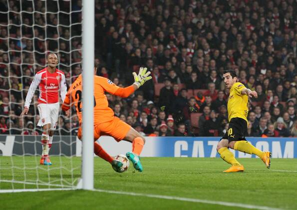 Arsenal s Emiliano Martinez saves from Dortmund s Henrikh Mkhitaryan UEFA Champions League- Arsenal vs Borussia Dortmund- Emirates Stadium - England - 26th November 2014 - EDITORIAL USE ONLY. No use with unauthorised audio, video, data, fixture lists, club league logos or live services. Online in-match use limited to 120 images, no video emulation. No use in betting, games or single club league player publications.