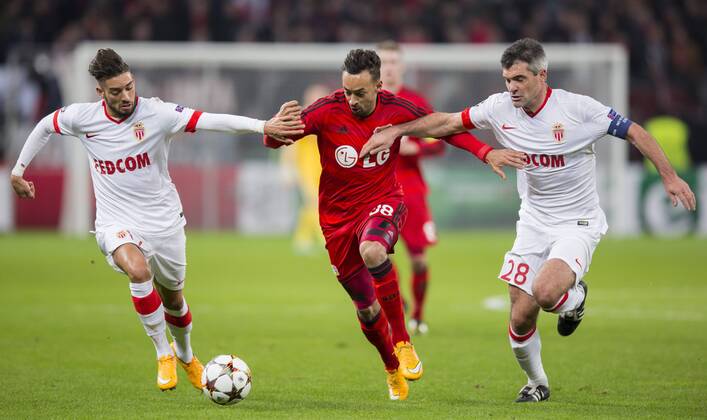 Leverkusen, 26.11.2014, BayArena Karim Bellarabi (Bayer) gegen Yannick Ferreira-Carrasco und Jeremy Toulalan (Monaco) Bayer Leverkusen - AS Monaco FC mm