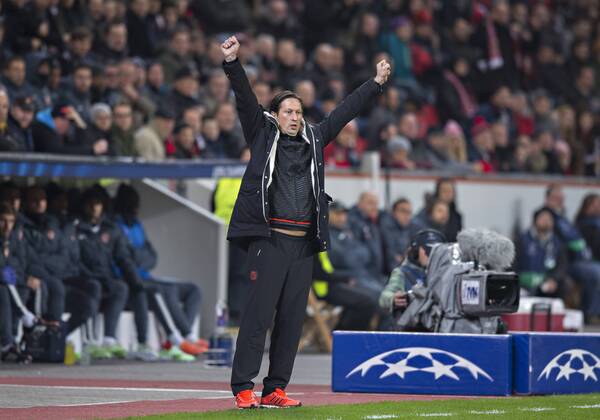 Leverkusen, 26.11.2014, BayArena Nachdem Lattentreffer von Lars Bender (Bayer) hat sich Trainer Roger Schmidt (Bayer) zu früh gefreut Bayer Leverkusen - AS Monaco FC mm