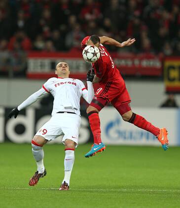 26.11.2014, Fussball Champions League 2014 2015, Vorrunde, 5.Spieltag, Bayer Leverkusen - AS Monaco, in der BayArena Leverkusen. v.l. Dimitar Berbatov (AS Monaco) gegen Ömer Toprak (Bayer Leverkusen) 