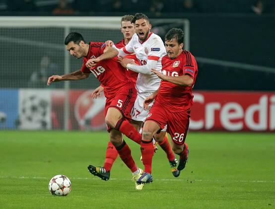 26.11.2014, xovx, Fussball UEFA Champions League, Bayer Leverkusen - AS Monaco, v.l. Emir Spahic (Bayer 04 Leverkusen), Yannick Ferreira-Carrasco (AS Monaco), Giulio Donati (Bayer 04 Leverkusen), Aktion.