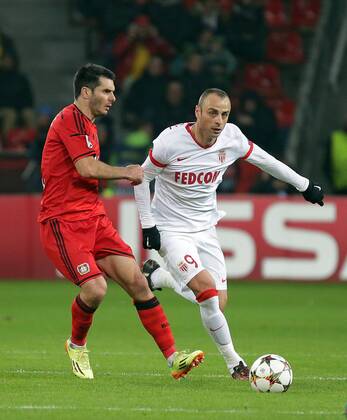 26.11.2014, xovx, Fussball UEFA Champions League, Bayer Leverkusen - AS Monaco, v.l. Emir Spahic (Bayer 04 Leverkusen), Dimitar Berbatov (AS Monaco), Aktion.