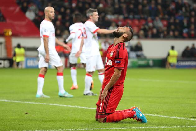 Oemer Toprak (Bayer 04 Leverkusen 21) enttaeuscht am Boden nach seiner vergebebnen Torchance Bayer 04 Leverkusen vs AS Monaco, Fussball, Champions-League, 26.11.2014 , EP_JSE