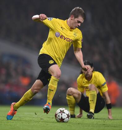 FUSSBALL CHAMPIONS LEAGUE SAISON 2014 2015 VORRUNDE Arsenal London - Borussia Dortmund 26.11.2014 Matthias Ginter (Borussia Dortmund) am Ball 