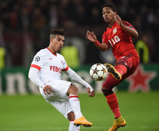 26.11.2014, Fussball, Saison 2014 15, UEFA Champions League, Vorrunde, Bayer 04 Leverkusen - AS Monaco Nabil Dirar (AS Monaco), li., gegen Wendell (Bayer 04 Leverkusen)