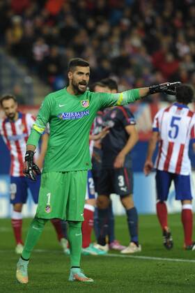 Aktuell Fussball, Champions League, Atletico Madrid - Olympiakos Piräus Atletico de Madrid Goalkeeper, Miguel Angel Moya Rumbo - MOYA, number 1 . Round 5 of the CHAMPIONS league soccer match between Atletico de Madrid - Olympiacos FC at the Vicente Calderon estadium Madrid - Spain by November 26 2014. 