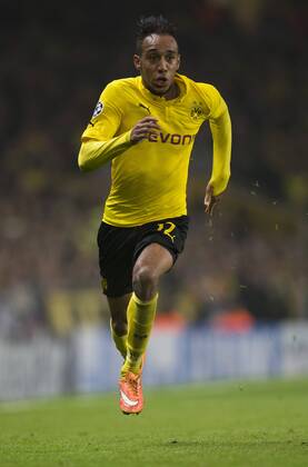 26.11.2014. London, England. Champions League Group Stage. Arsenal versus Borussia Dortmund. Borussia Dortmund s Pierre-Emerick Aubameyang chases down the loose ball. xNigelxCookex  ActionPlus11579348