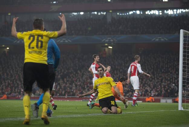 26.11.2014. London, England. Champions League Group Stage. Arsenal versus Borussia Dortmund. Borussia Dortmund s Henrikh Mkhitaryan goes close as his side chase an equaliser. xNigelxCookex  ActionPlus11579349