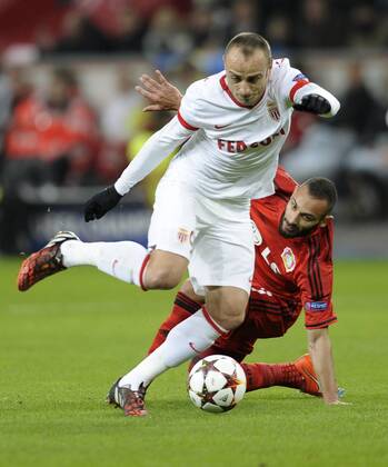 BayArena Leverkusen 26.11.2014, UEFA Champions League 2014 2015 Vorrunde 5. Spieltag, Bayer 04 Leverkusen vs. AS Monaco --- Dimitar Berbatov, Ömer (Ömer) Toprak (Leverkusen)