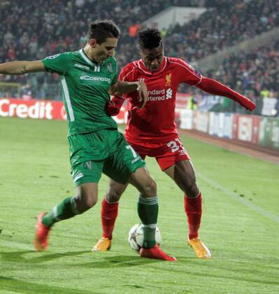 Aktuell Fussball, Champions League, Ludogorez Rasgrad - FC Liverpool 26.11.2014. Sofia, Bulgaria. Champions League Group Stage. PFC Ludogorets Razgrad versus Liverpool. Mihail ALEKSANDROV (Razgrad) and Raheem STERLING (Liverpool) fight for the ball xWolfgangxFehrmannx  ActionPlus11579374