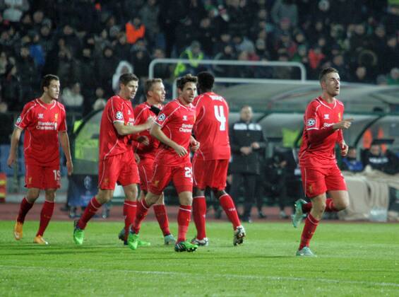Aktuell Fussball, Champions League, Ludogorez Rasgrad - FC Liverpool 26.11.2014. Sofia, Bulgaria. Champions League Group Stage. PFC Ludogorets Razgrad versus Liverpool. Liverpool celebrate as Henderson scores for 2-1 in the 37th minute xWolfgangxFehrmannx  ActionPlus11579375