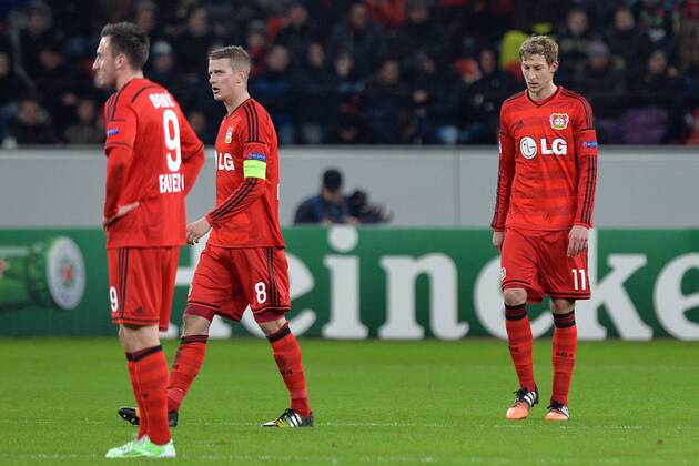 Bayer 04 Leverkusen vs. AS Monaco --- Fussball --- Champions League --- 26.11.2014 Leverkusen, Enttäuschung, Enttaeuschung, von links: Josip Drmic, Lars Bender, Stefan Kießling, Kiessling, Mannschaft, Team, Mimik, Gestik, Freisteller