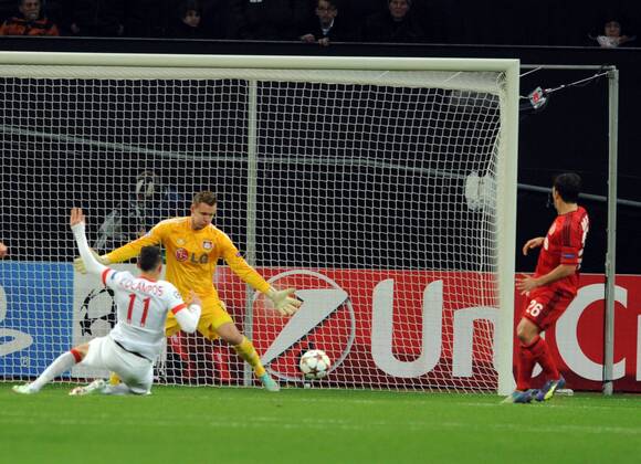 CL 26.11.2014 Bayer 04 Leverkusen - AS Monaco Tor 0:1 für Monaco durch Lucas Ocampos gegen TW Bernd Leno, rechts Donati HM