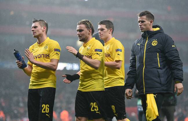 FUSSBALL CHAMPIONS LEAGUE SAISON 2014 2015 Vorrunde Arsenal London - Borussia Dortmund 26.11.2014 Enttaeuschung Borussia Dortmund; Lukasz Piszczek, Marcel Schmelzer, Matthias Ginter und Erik Durm (v.li.) 