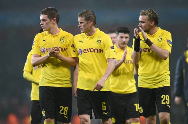 FUSSBALL CHAMPIONS LEAGUE SAISON 2014 2015 Vorrunde Arsenal London - Borussia Dortmund 26.11.2014 Enttaeuschung Borussia Dortmund; Matthias Ginter, Sven Bender und Marcel Schmelzer (v.li.) 