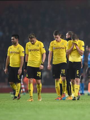 FUSSBALL CHAMPIONS LEAGUE SAISON 2014 2015 Vorrunde Arsenal London - Borussia Dortmund 26.11.2014 Enttaeuschung Borussia Dortmund; Ilkay Guendogan, Marcel Schmelzer, Matthias Ginter und Sven Bender (v.li.) 