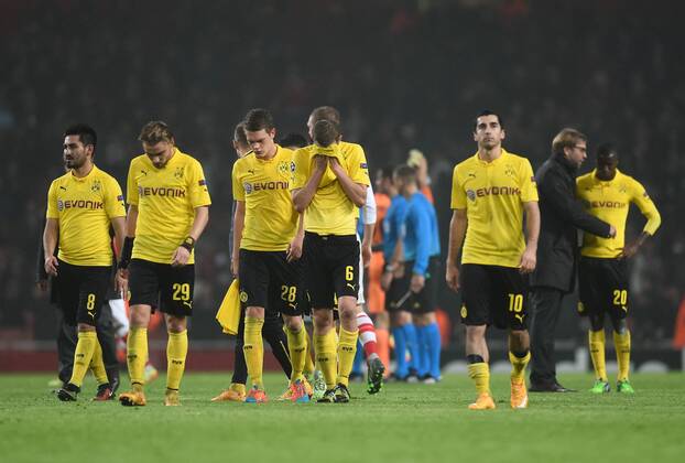 FUSSBALL CHAMPIONS LEAGUE SAISON 2014 2015 Vorrunde Arsenal London - Borussia Dortmund 26.11.2014 Enttaeuschung Borussia Dortmund; Ilkay Guendogan, Marcel Schmelzer, Matthias Ginter, Sven Bender und Henrikh Mkhitaryan (v.li.) 