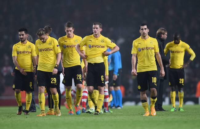 FUSSBALL CHAMPIONS LEAGUE SAISON 2014 2015 Vorrunde Arsenal London - Borussia Dortmund 26.11.2014 Enttaeuschung Borussia Dortmund; Ilkay Guendogan, Marcel Schmelzer, Matthias Ginter, Sven Bender und Henrikh Mkhitaryan (v.li.) 
