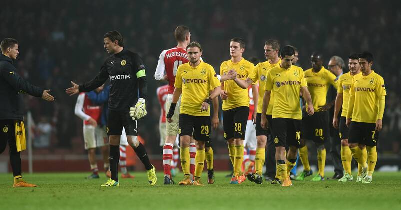 FUSSBALL CHAMPIONS LEAGUE SAISON 2014 2015 Vorrunde Arsenal London - Borussia Dortmund 26.11.2014 Enttaeuschung Borussia Dortmund; Erik Durm, Torwart Roman Weidenfeller, Per Mertesacker (Arsenal), Marcel Schmelzer, Matthias Ginter, Sven Bender, Henrikh Mkhitaryan, Milos Jojic und Shinji Kagawa (v.li.) 