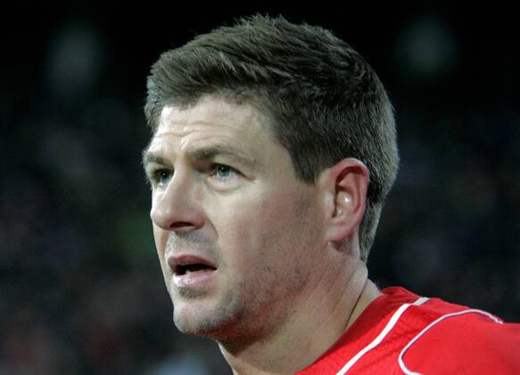 26.11.2014. Sofia, Bulgaria. Champions League Group Stage. PFC Ludogorets Razgrad versus FC Liverpool. Steven GERRARD (FC Liverpool), looks up for his attack as he takes a corner kick. corner xWolfgangxFehrmannx  ActionPlus11579478