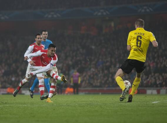 26.11.2014. London, England. Champions League Group Stage. Arsenal FC London - BVB Borussia Dortmund. Arsenal s Alexis Sanchez has an effort on goal. xNigelxCookex  ActionPlus11579476
