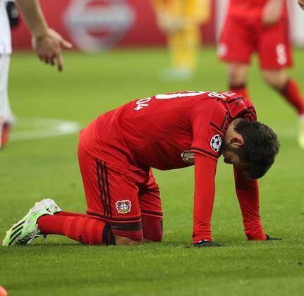 Hakan Calhanoglu, Bayer 04 Leverkusen, Aktion, Einzelbild Leverkusen, Fussball, Herren, UEFA Champions League, Saison 2014 2015, Spieltag 5, Gruppe C , Bayer 04 Leverkusen vs AS Monaco, 26.11.2014, BayArena leverkusen,