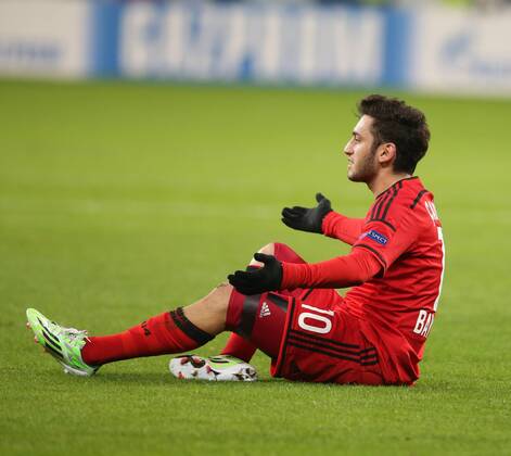 Hakan Calhanoglu, Bayer 04 Leverkusen, Aktion, Einzelbild Leverkusen, Fussball, Herren, UEFA Champions League, Saison 2014 2015, Spieltag 5, Gruppe C , Bayer 04 Leverkusen vs AS Monaco, 26.11.2014, BayArena leverkusen,