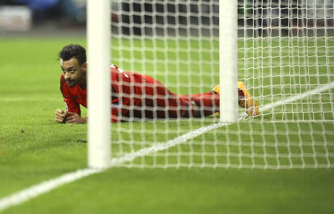 Foto: Bayer 04 am Boden - Karim Bellarabi Fussball - Championsleague am Mi. 26.11.2014 Gruppenphase, Bayer 04 Leverkusen - AS Monaco 0 - 1