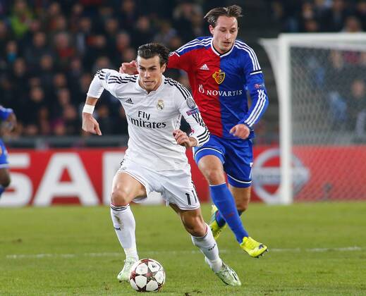 26.11.2014 St Jakob Park Basel ,SCHWEIZ , Saison 2014 2015 Herren UEFA Champions League Gruppenphase FC Basel - Real Madrid CF Gareth Bale (li,Real Madrid) gegen Luca Zuffi (FC Basel) ; Zweikampf , Aktion © Manuel Geisser 