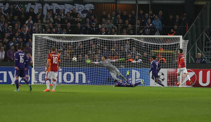 UEFA Champions League Group D match between Anderlecht and Galatasaray at Constant Vanden Stock Stadium on November 26, 2014 in Brussel, Belgium Pictured: Chancel Mbemba of Anderlecht and Goalkeeper Fernando Muslera of Galatasaray. 