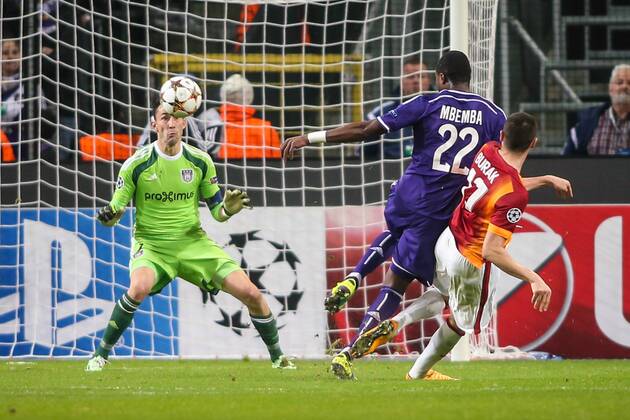 (L-R) Goalkeeper Silvio Proto of Anderlecht, Chancel Mbemba of Anderlecht, Burak Yilmaz of Galatasaray during the Champions League match between Anderlecht and Galatasaray at the Constant Vanden Stockstadion on november 26, 2014 in Brussels, Belgium Anderlecht v Galatasaray Champions League 2014 2015 xVIxErwinxSpekxIVx 3304374
