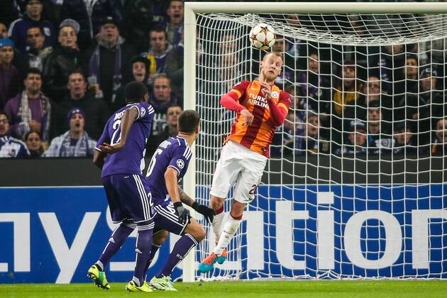 (L-R) Chancel Mbemba of Anderlecht, Aleksander Mitrovic of Anderlecht, Semih Kaya of Galatasaray during the Champions League match between Anderlecht and Galatasaray at the Constant Vanden Stockstadion on november 26, 2014 in Brussels, Belgium Anderlecht v Galatasaray Champions League 2014 2015 xVIxErwinxSpekxIVx 3304570