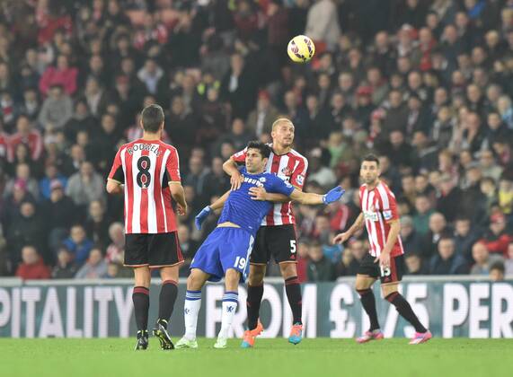 29.11.2014. Sunderland, England. Premier League. Sunderland versus Chelsea. Diego Costa of Chelsea backs into Wes Brown of Sunderland xPeterxHaygarthx  ActionPlus11580090