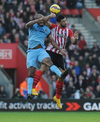 Aktuell Fußball, England, FC Southampton - Manchester City Graziano Pelle of Southampton is challenged by Vincent Kompany of Manchester City - Barclays Premier League - Southampton vs Manchester City - St Mary s Stadium - Southampton - England - 30th November 2014 - Pic Robin Parker Sportimage EDITORIAL USE ONLY. No use with unauthorised audio, video, data, fixture lists, club league logos or live services. Online in-match use limited to 120 images, no video emulation. No use in betting, games or single club league player publications. TM3_1894.JPG
