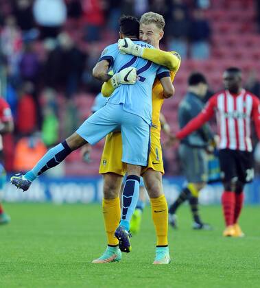 Aktuell Fußball, England, FC Southampton - Manchester City Manchester City goalkeeper Joe Hart celebrates with team mate Gael Clichy of Manchester City at the end of the game - Barclays Premier League - Southampton vs Manchester City - St Mary s Stadium - Southampton - England - 30th November 2014 - Pic Robin Parker Sportimage EDITORIAL USE ONLY. No use with unauthorised audio, video, data, fixture lists, club league logos or live services. Online in-match use limited to 120 images, no video emulation. No use in betting, games or single club league player publications. TM3_2415.JPG