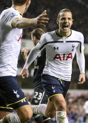 Aktuell Fußball, England, Tottenham Hotspur - FC Everton Football - 2014 2015 -Barclays Premier League, - Tottenham Hotspur Vs Everton, Tottenham s Roberto Soldado celebrates scoring at White Hart Lane Colorsport Daniel Bearham  TOT_EVE