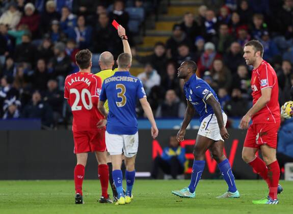 Aktuell Fußball, England, Premier League, Manchester United - Stoke City Leicester s Wes Morgan gets sent off Barclays Premier League- Leicester City vs Liverpool - King Power Stadium - England - 2nd November 2014 - Picture David Klein Sportimage EDITORIAL USE ONLY. No use with unauthorised audio, video, data, fixture lists, club league logos or live services. Online in-match use limited to 120 images, no video emulation. No use in betting, games or single club league player publications.